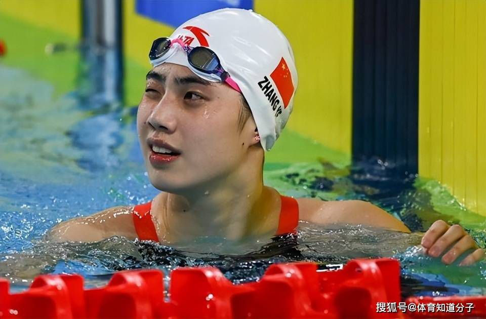 演员叶山豪的诙谐、黄璐的玩皮、徐鹏凯的弄笑，都在用各自的体例，影响着不雅众的各类思惟体例。